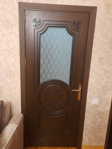 Döşəmə: İşlənmiş Otaq qapısı Zəmanətsiz, Ünvandan götürmə