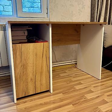 kitab stol: İşlənmiş, Kvadrat masa — 2