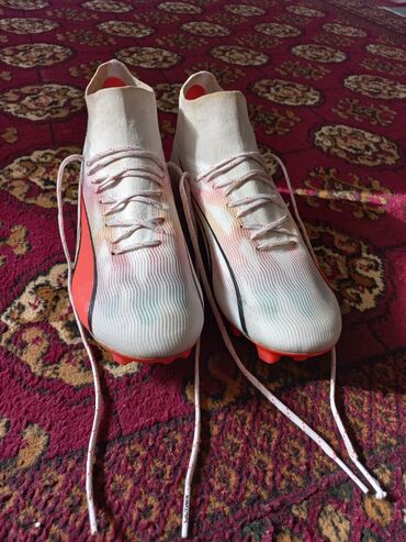 футбольные сараканошки: Puma Ultra абдан сонун бутка отурат жана ударга сонун амартизация
