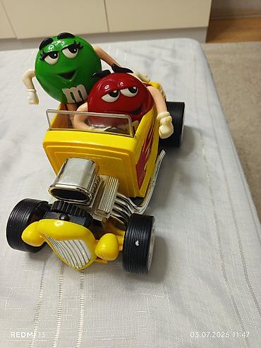 amp: M&M’s Hot Rod temalı kolleksiya oyuncağı - Parlaq sarı “hot rod” — 2