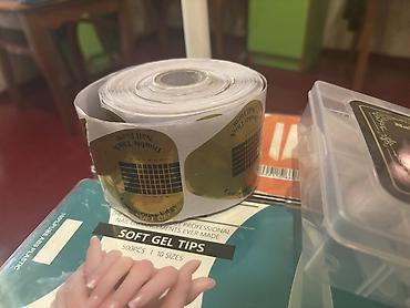 Manikür, pedikür aparatları: Manikür üçün peşəkar set Tərkib: - SUNUV SUN5 Plus UV/LED lampa — 7