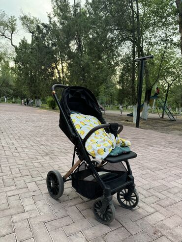 Коляски: Коляска, цвет - Черный, Б/у at lalafo.kg Коляски: Коляска, цвет - Черный, Б/у