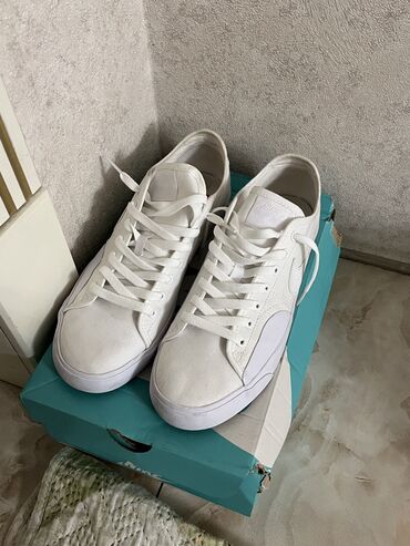 фирменные спортивные костюмы женские: Мужские кроссовки, 43, Nike, Б/у, цвет - Белый, Бесплатная доставка