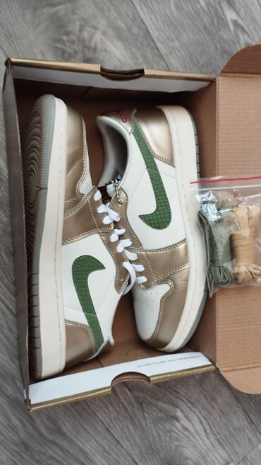 кроссовки 42 размер: Продается Nike air Jordan 1 low x OG OF THE DRAGON YEAR модель всё ещё