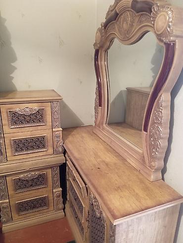 Двуспальные кровати: Спальный гарнитуру менен сатылат жангактан жасалган абалы жакшы баасы — 4