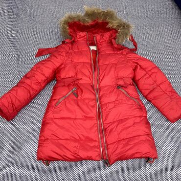 детские зимние куртки с капюшоном: ПРОДАЮ зимнюю куртку на 7 лет, производство КОРЕЯ, состояние отличное