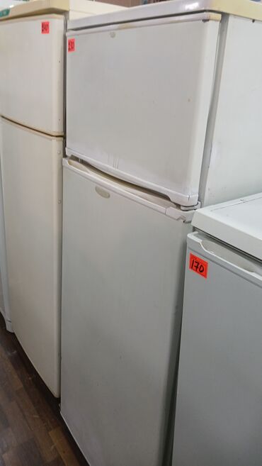 бу холодильники: 2 двери Indesit Холодильник Продажа, цвет - Белый