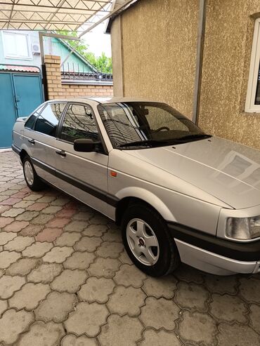 пассат 1991: Volkswagen Passat: 1991 г., 1.8 л, Механика, Бензин, Лимузин