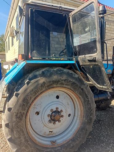 şüşə qaldıran: Belarus MTZ traktoru - Kabriolet tipli geniş kabina, iki qapı, yaxşı — 5