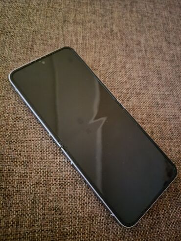 взять телефон в рассрочку без банка: Samsung Galaxy Z Flip 6, Колдонулган, 512 ГБ, түсү - Күмүш, 1 SIM