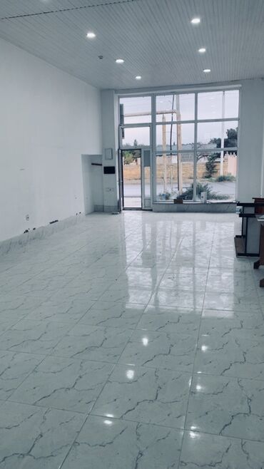 Mərmər: Fərqli ölçülərdə və çalarlarda mövcud olan mərmər plitələr müxtəlif — 9