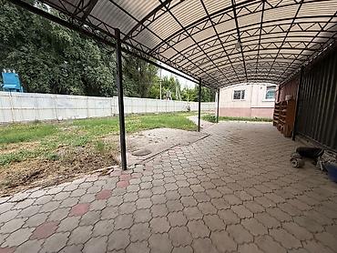 участок 5 соток: Продается частный дом с участком 8,5 соток. Основные характеристики — 4
