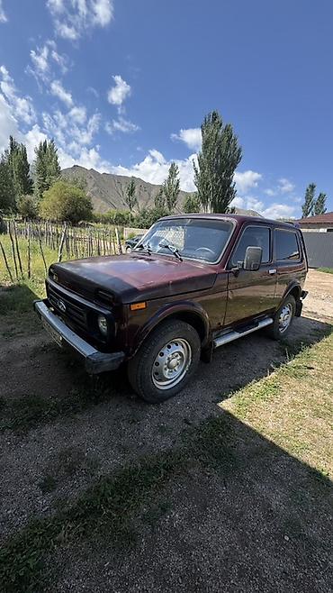 Унаа сатуу: ВАЗ (ЛАДА) 4x4 Niva: 2007 г., 1.7 л, Кол менен иштөөчү, Бензин, Жол тандабас — 3