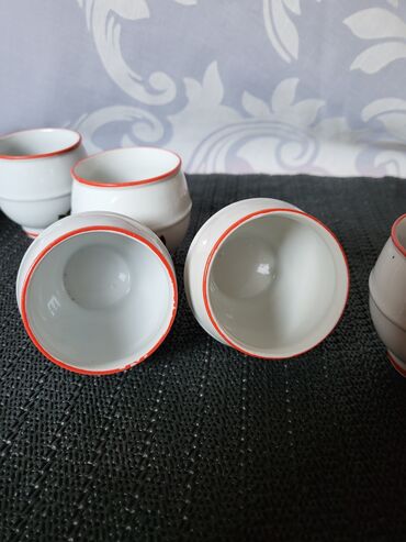 Čaše: Porcelanske nove casice iz 70ih. za zestoko pice. 6+2 kom. Komada — 7