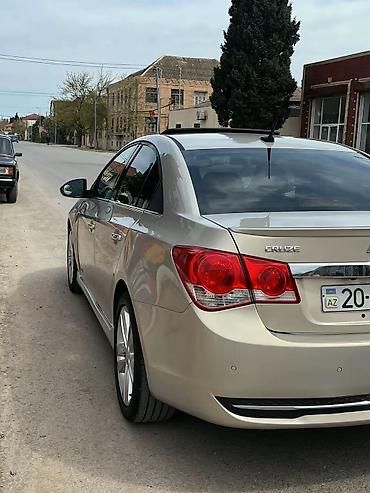 cruz dice: Chevrolet Cruze: 1.4 l | 2012 il 291000 km Sedan — 6