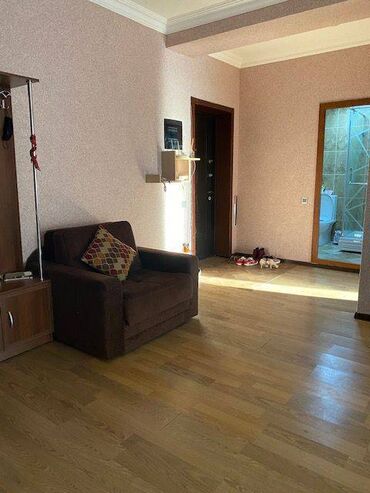 Uzunmüddətli kirayə mənzillər: Mənzil kirayə verilir. 3 otaq, 19.8 mərtəbə, 90 kv, tam əşyalı — 8