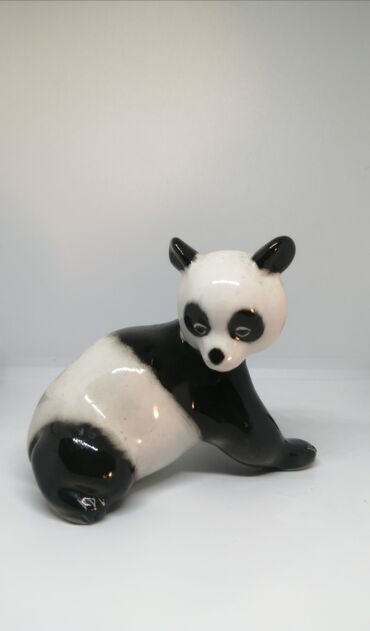 фарфоровая статуэтка: Фарфоровые статуэтки "панда", лфз, в-с (1шт-1300сом) (1шт-1700сом)