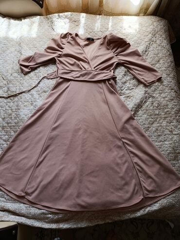 женская блуза в горошек: 1 defe geyinilib. Temiz ve seliqeli saxlanilib olcu- XL 1.67 boy ucun