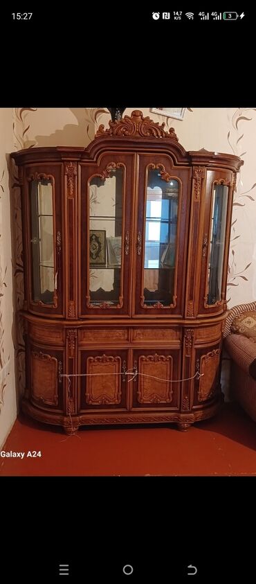Dolablar: Açılan, 6 qapı Düz dolab, Bufet