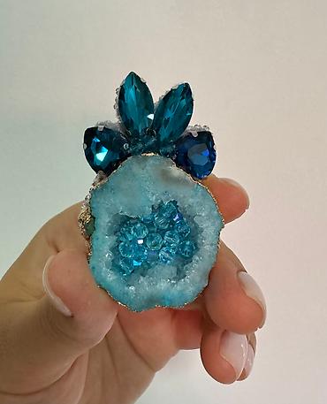 Другие ювелирные изделия: Набор из натурального камня бирюза со своровскими камнями. А также — 5