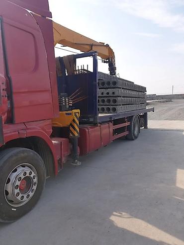 редуктор даф: Красный грузовой автомобиль Scania с краном-манипулятором и бортовой — 4