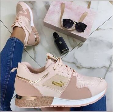 Women's Sneakers and athletic shoes: Puma elegantne patike

Novo
Brojevi 36 do 41

fb Moja Kupovina 1 — 3