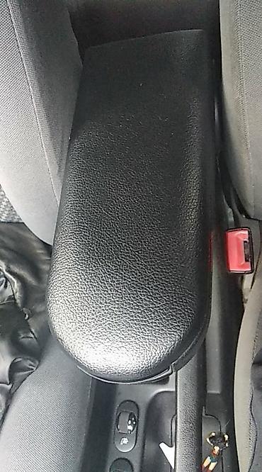 golf 4 do 2500 evra: Poklopac naslona za ruku VW GOLF 4 / BORA 98-05 NOVO! Kozni — 1