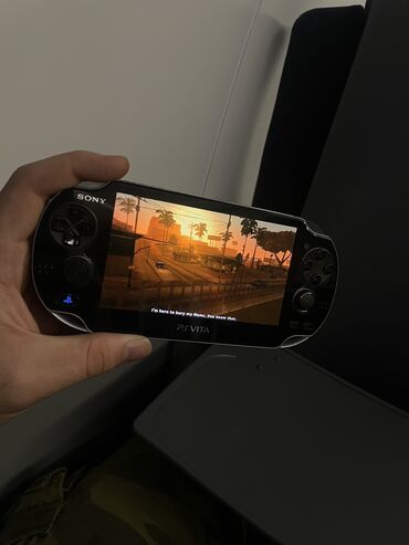 Xbox One: PSP Vita oyun konsolu. Hər şeyi işləkdir, qutu və sənədləri var