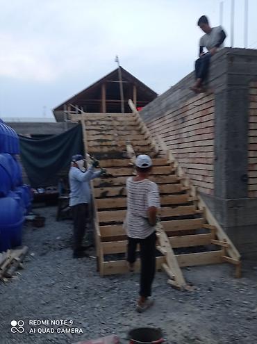 Обшивка лестниц: Монолитная лестница из бетона, выполненная в прямом марше, имеет — 9