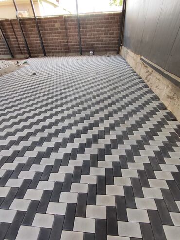 Тротуарная плитка: Тротуарная плитка для обустройства дорожек и площадок. В ассортименте — 40