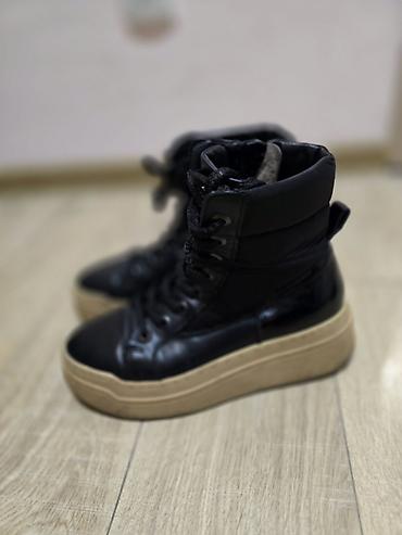 ugg bor: Original kozne cizmice cuvenog Italijanskog brenda. Par puta obuvene — 2