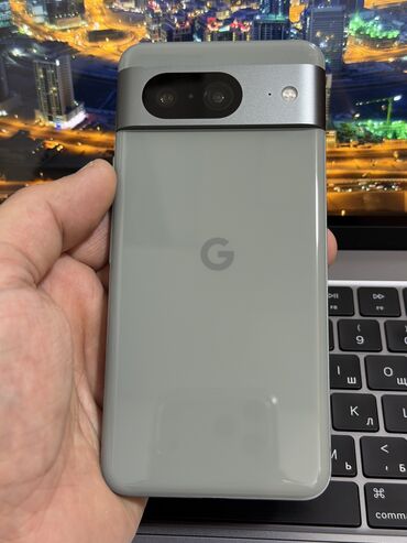 комптер: Google Pixel 8, Б/у, 128 ГБ, цвет - Серый, 1 SIM, eSIM
