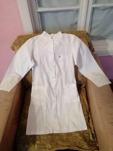 Tibbi geyim: Salam aleykum Ağ rəngde az geyinilmiş tibbi xalatlar ve başqa tibbi — 5