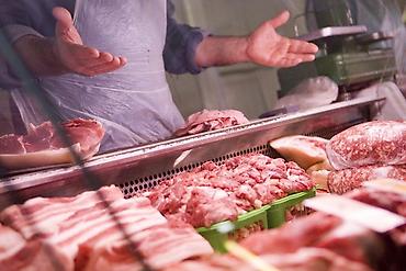 ежедневная оплата: Требуется продавец )на продажу и разделку свиного мяса .Оплата — 1