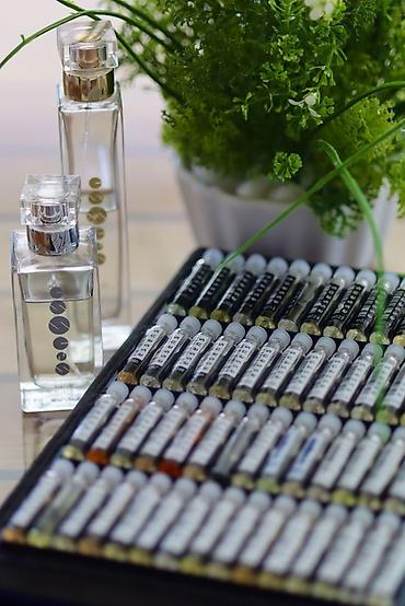 женские серые свитера: ESSENS Perfumes — коллекция премиальных ароматов для женщин и мужчин — 3