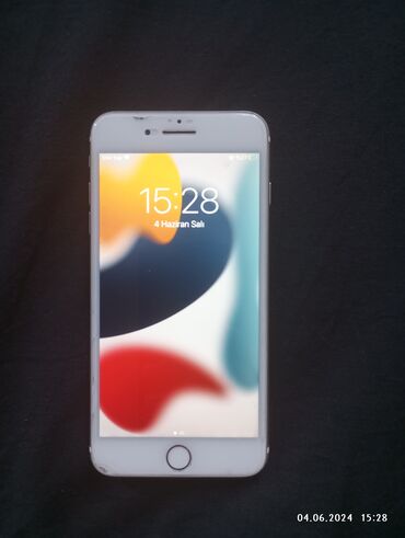 Apple iPhone: Ela veziyyetde hecbir problemi yoxdur.128gb yaddaw adabtri var