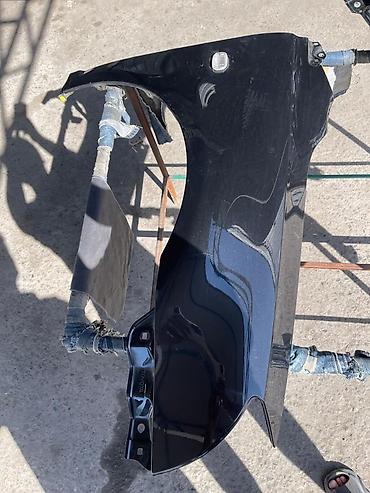 avens: Два передних крыла (левое и правое) на Тойоту Авенсис 2004 года, по — 2