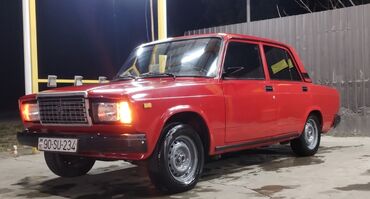 Автомобильные масла: VAZ 2107, qırmızı sedan Xüsusiyyətlər: - Klassik “Jiquli” kuzov