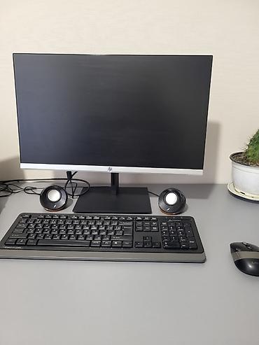 samsung tab 10: Monitor (HP 24FH - 23.8" FHD (1920 x 1080), HDMI, VGA), yanında — 1