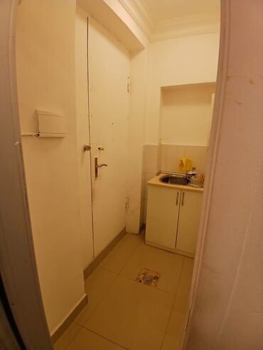 Mağazalar: Tam təchizatlı ərzaq/bakkal mağazası icarəyə/istifadəyə hazır — 2