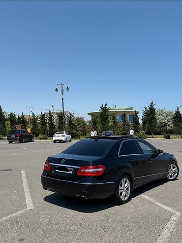 Mercedes-Benz: Mercedes-Benz E-Class sedan - Korpus: qara rəng, xrom detallar, 17" — 16