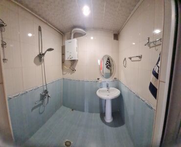 Uzunmüddətli kirayə mənzillər: Merdekanda pasolkada 3 otaqli bina evi uzunmuddetli kiraye verilir. 5 — 11