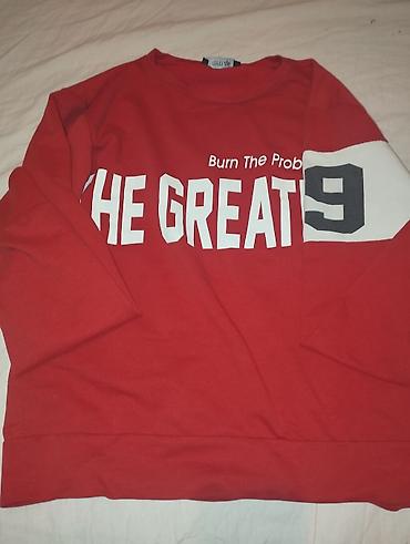 Duksevi: Dva komada dukseva/duks majica sa printom: 1) Crna dukserica s — 9