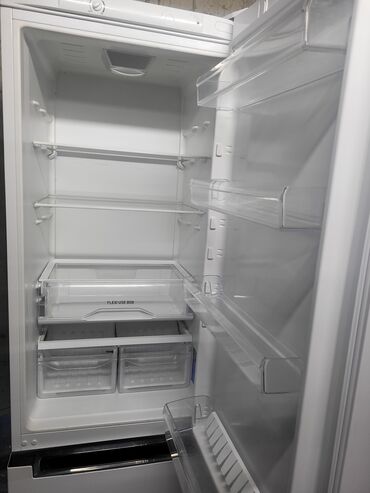 Холодильники: Холодильник Indesit, Б/у, Двухкамерный, De frost (капельный), 60 * 200 * 60