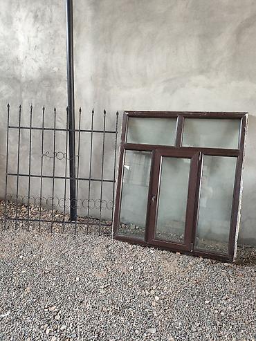 PVC pəncərə bloku və metal barmaqlıq - Material: tünd qəhvəyi rəngli