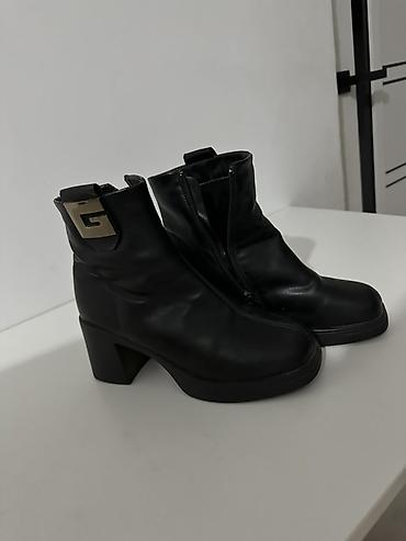 foot patch: Торг имеется Черные женские полусапоги на устойчивом каблуке. Покупала — 2