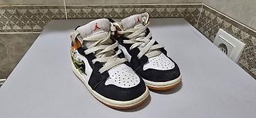 джинсы черные: Детские кроссовки Nike Jordan 1 Mid SE (модель DQ) - Размер: US 6C — 1