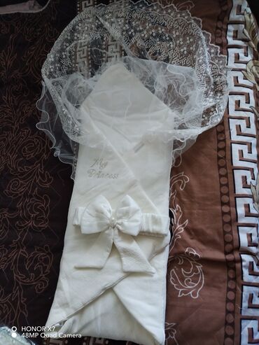 qiz usagi ucun donlar: Yeni doğulan üçün zərif çıxış dəsti. - Rəng: ağ krem tonlarında -