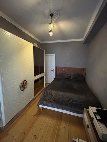 Otel, kafe, restoranlar: Xadimə tələb olunur, İstənilən yaş, Təcrübəsiz, Dəyişən növbəli, İşəmuzd ödəniş