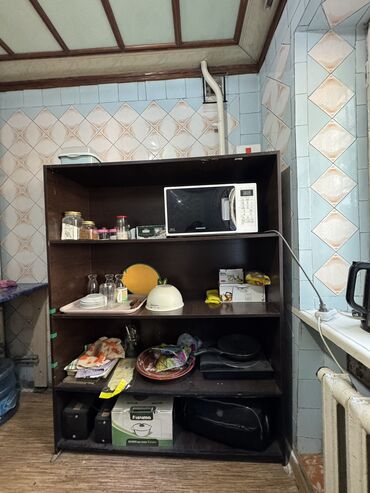 гардиробный шкаф: Продается шкафчик 1500 сом стол в подарок